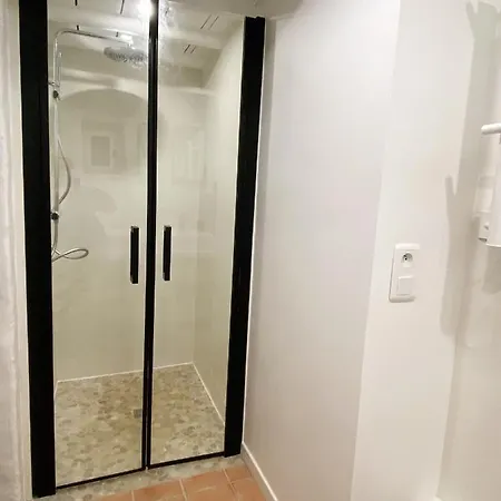 בית הארחה Maison 1643 *